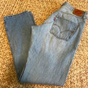 Levi’s Straight Leg, Mid-Rise, light-medium wash
